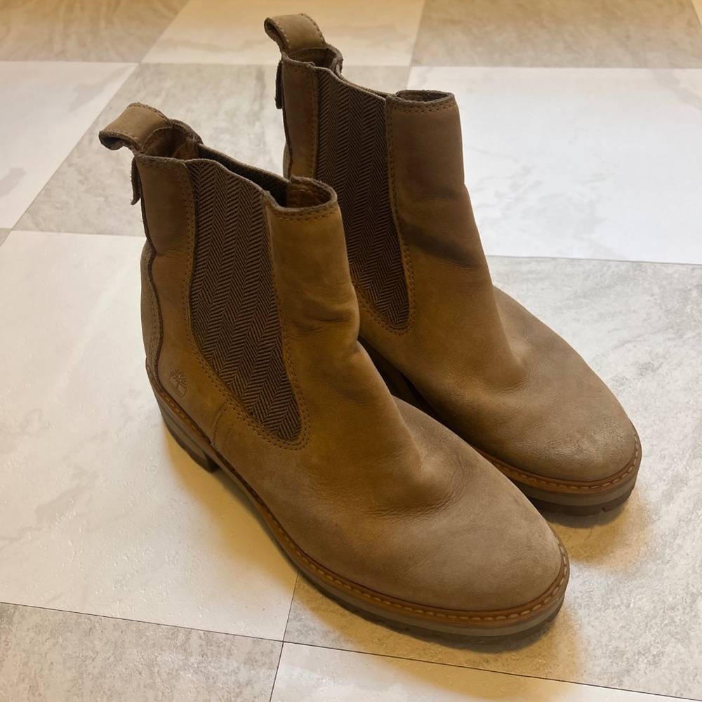 TIMBERLAND WOMEN'S  COURMAYEUR VALLEY CHELSEA BOOT TAUPE NUBUCK A1RRK Size 9